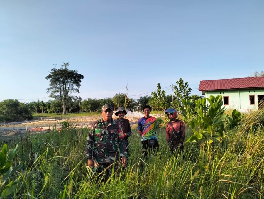 Patroli Karhutla Koramil Minas Pastikan Sungai Selodang Bebas Titik Api
