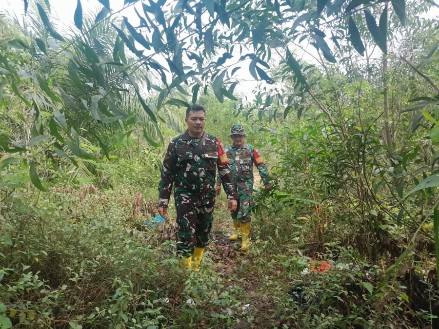 Patroli Karhutla di Bengkalis, Babinsa Pastikan Desa Petani Bebas Api