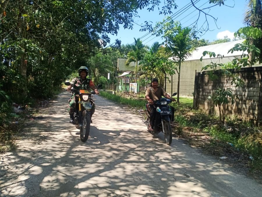 Patroli Kendarai Motor Dua, Babinsa Sertu Arman Ajak Warga Jaga Keamanan Lingkungan