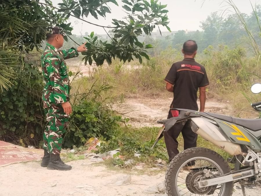 Patroli Rutin Babinsa dan MPA, Upaya Koramil 06/Sukajadi Tekan Risiko Karhutla