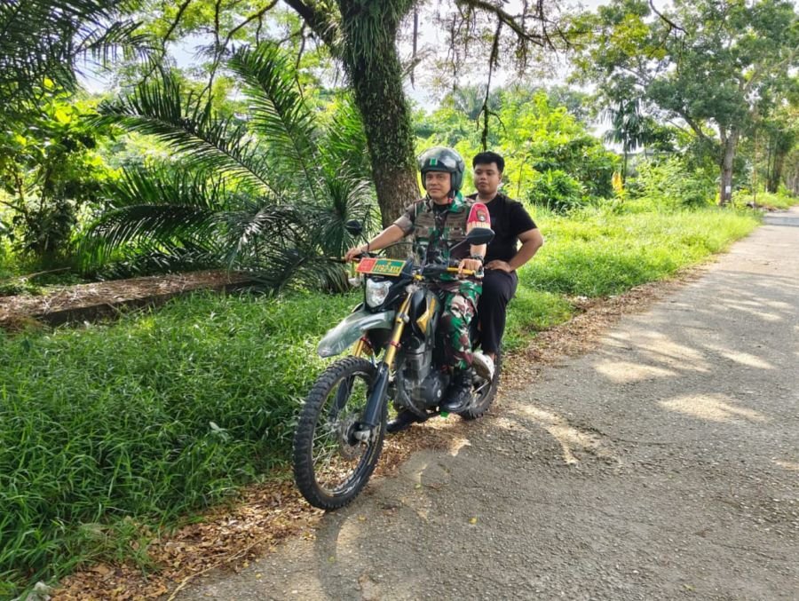 Patroli Rutin Babinsa di Rumbai Pastikan Wilayah Lembah Damai Bebas Karhutla