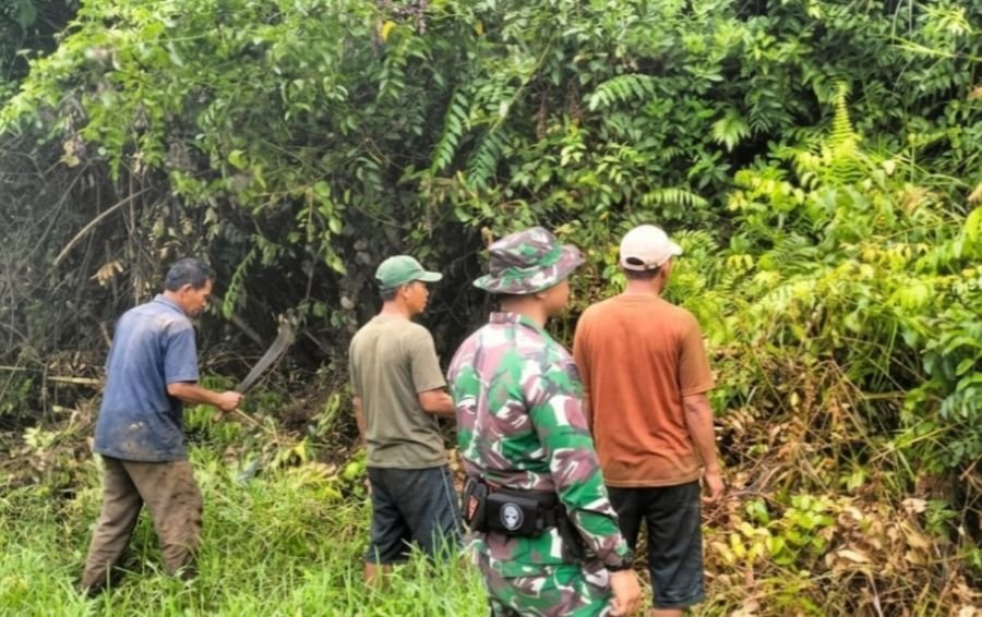 Patroli Rutin di Kuala Enok, Babinsa Koramil 02/TM Pastikan Wilayah Tapal Batas Bebas Asap dan Titik
