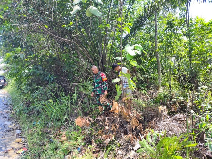 Patroli Tanpa Henti! Babinsa Bersama MPA Keliling Danau Buatan Cegah Karhutla di Pekanbaru