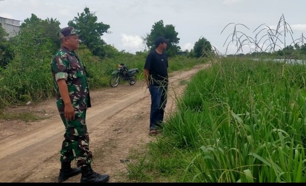 Patroli Tapal Batas, Babinsa Koramil 11/PBR Pastikan Wilayah Sri Danai Jaya Aman dari Karhutla