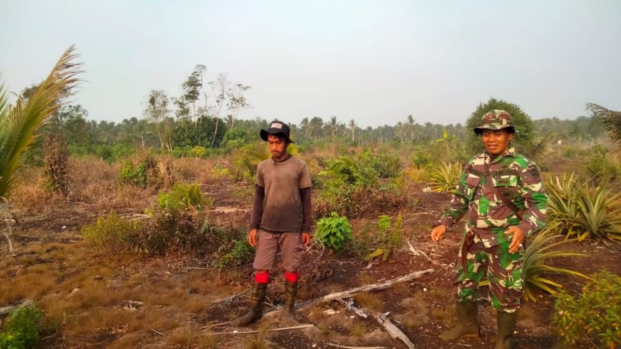 Patroli Tapal Batas, Babinsa Koramil 10/Pelangiran Sertu Dodi Eka Putra Pastikan Titik Api Nihil