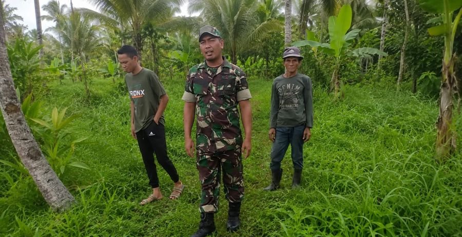 Patroli Tapal Batas dan Sosialisasi Karhutla, Langkah Babinsa 07/Reteh Jaga Lingkungan