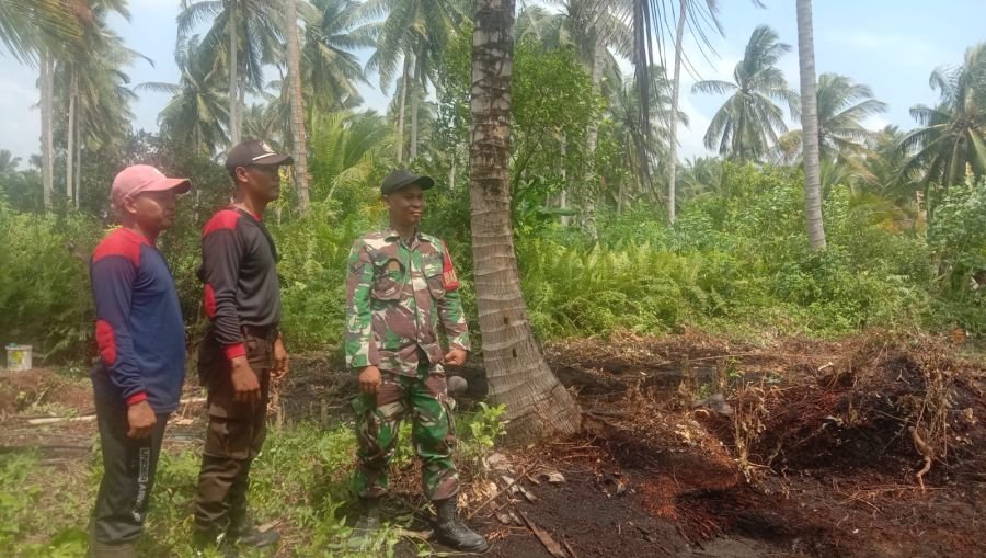 Patroli Tapal Batas Koramil 11/PBR, TNI dan Masyarakat Bersinergi Cegah Karhutla
