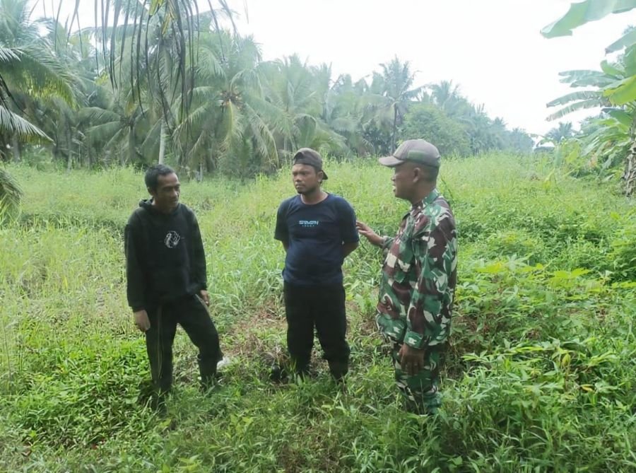 Patroli Tapal Batas Serma Sugianto Pastikan Wilayah Wonosari Bebas Karhutla