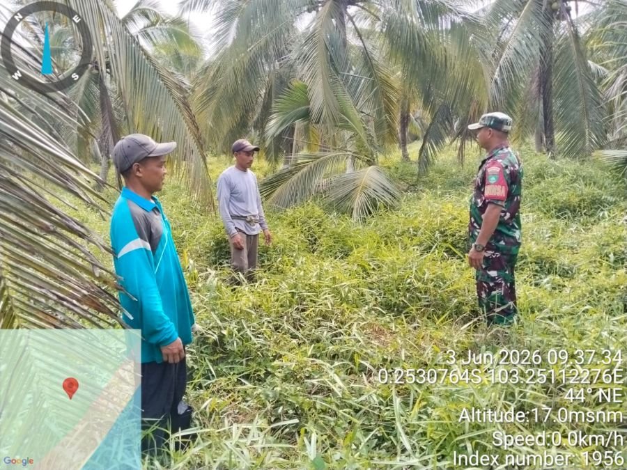 Patroli Tapal Batas Sungai Luar, Babinsa Pastikan Wilayah Aman dari Karhutla