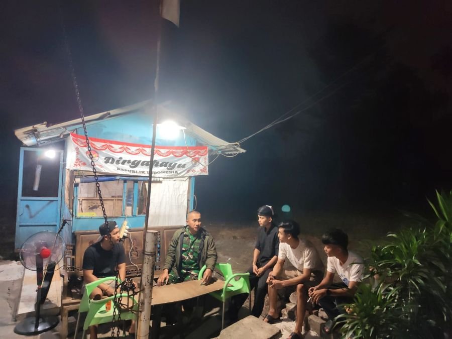 Patroli Tengah Malam, Babinsa Koramil 04/Lph Rangkul Pemuda Jaga Kamtibmas dan Bijak Bermedia Sosial