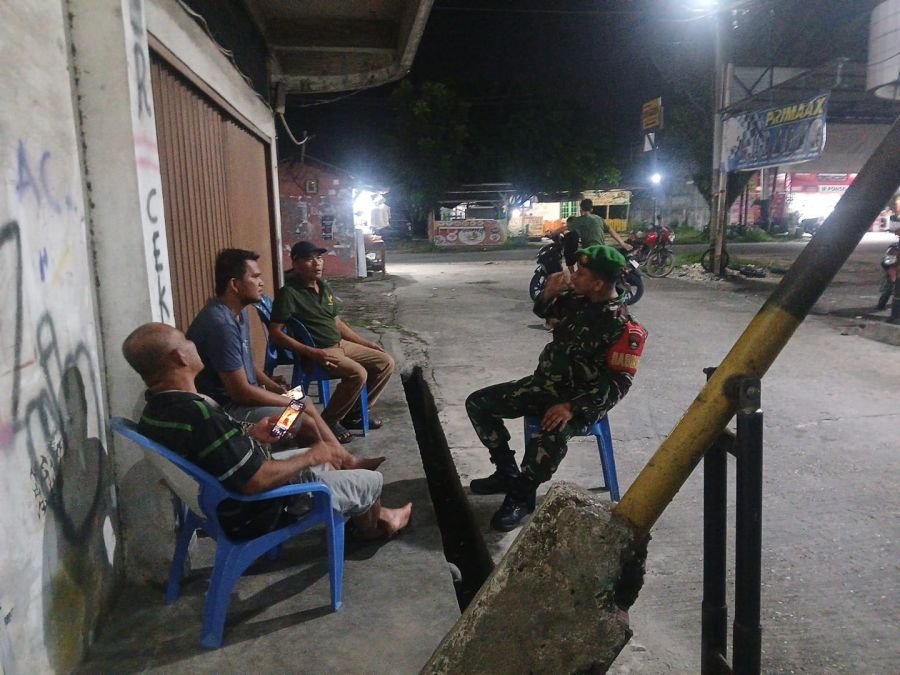 Patroli Tengah Malam Babinsa Tanjung Rhu Perkuat Pos Kamling, Warga Minta Terus Digelar