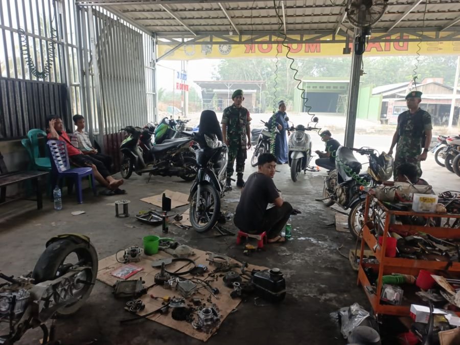 Patroli Wilayah, Babinsa Koramil 14/Kepenuhan Perkuat Keamanan Warga