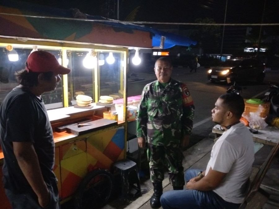 Patroli Wilayah, Babinsa Sago Ajak Warga Jaga Keamanan Lingkungan