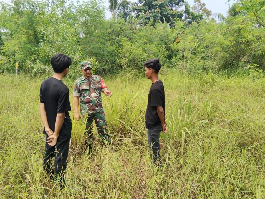 Patroli Wilayah Rawan, Babinsa Koramil 04/Lph Pastikan Karhutla Nihil