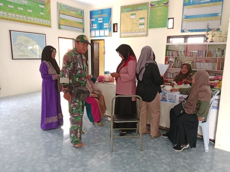 Peduli Kesehatan Anak, Serma Ernala Sembiring Edukasi Ibu-Ibu di Bantar tentang Pencegahan Stunting