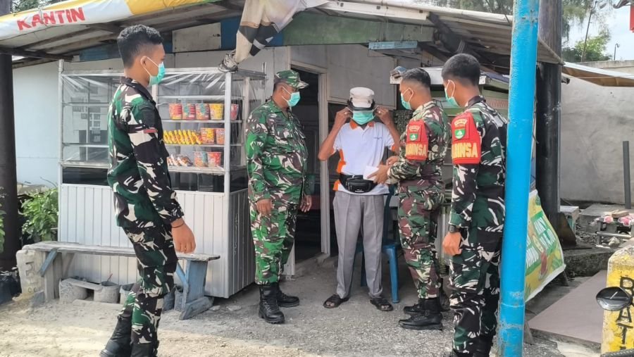 Peduli Kesehatan Masyarakat, Dandim 0303/Bengkalis Gerakkan Jajaran Bagikan Masker