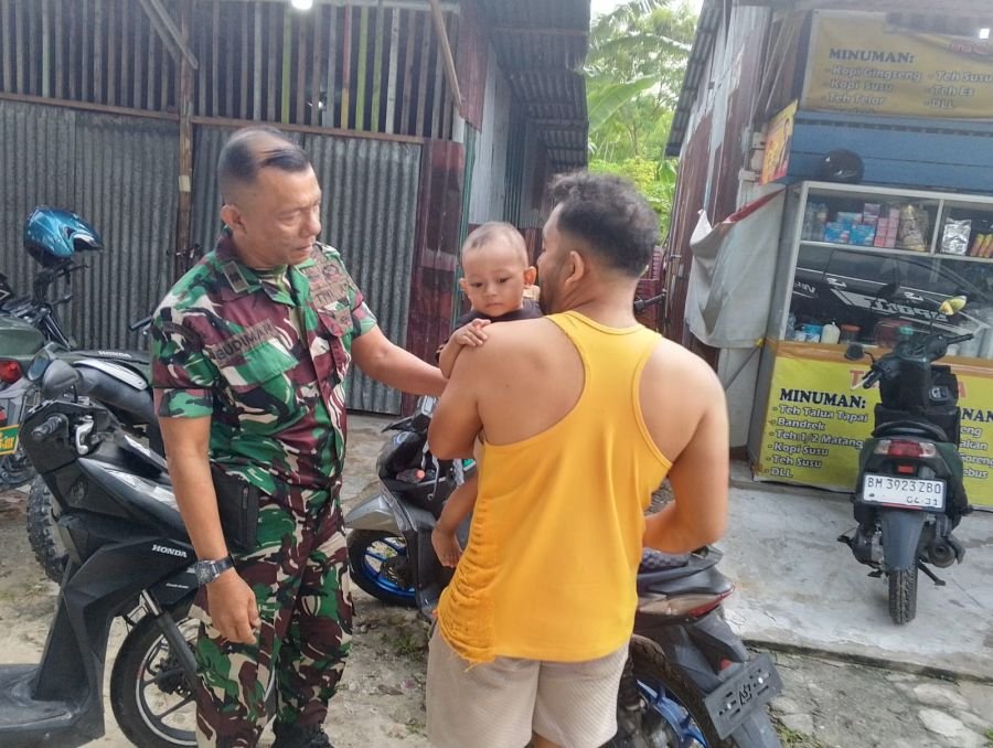 *Peduli Kesehatan Warga, Babinsa Koramil 06 Siak Hulu Lakukan Komsos dengan Warga Binaan*