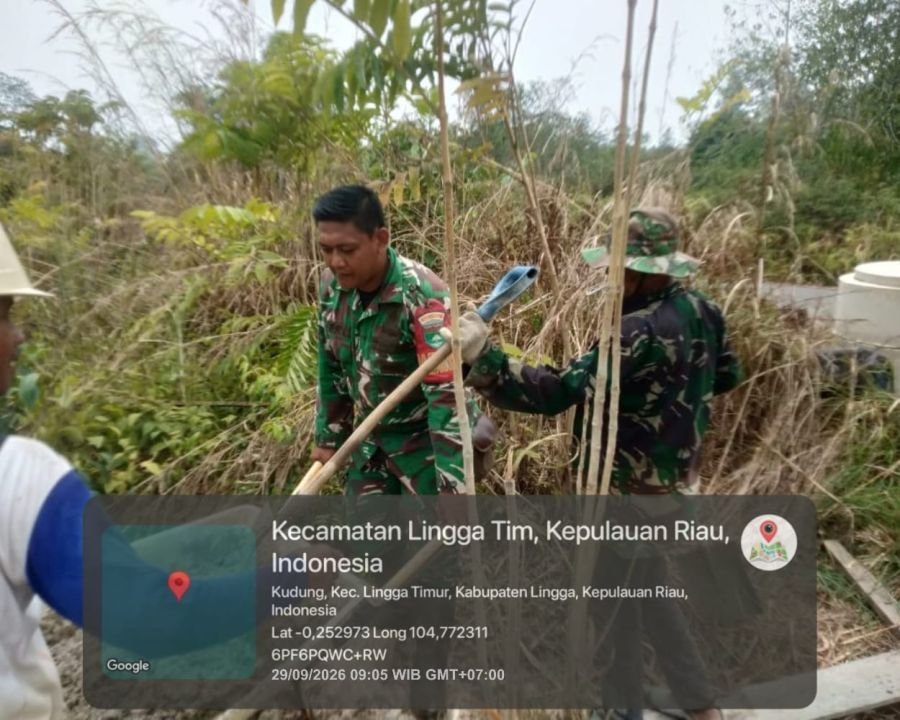 PEDULI WARGA BINAAN, BABINSA KORAMIL 05/DAIK BANTU WARGA BUAT SUMUR DARURAT DI LINGGA TIMUR