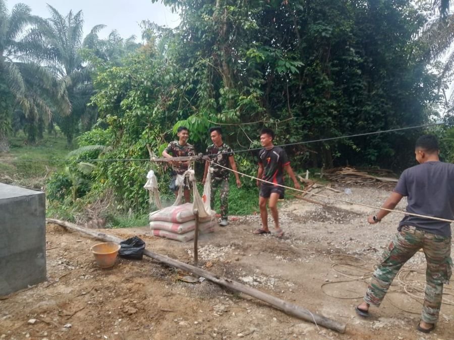 Pelansiran Material Semen Jembatan Gantung Perintis Garuda Mulai Dilaksanakan