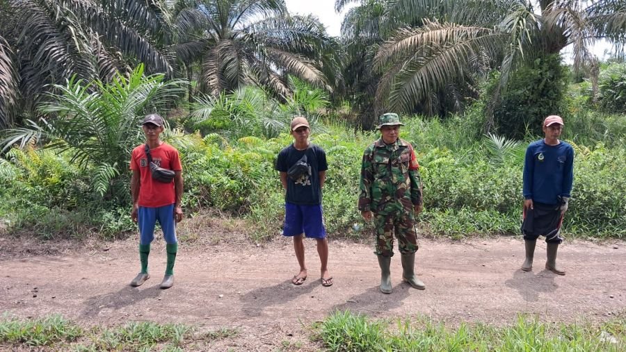 Pelda Damrianto Pimpin Patroli Perketat Keamanan Tapal Batas Desa Bayas Jaya