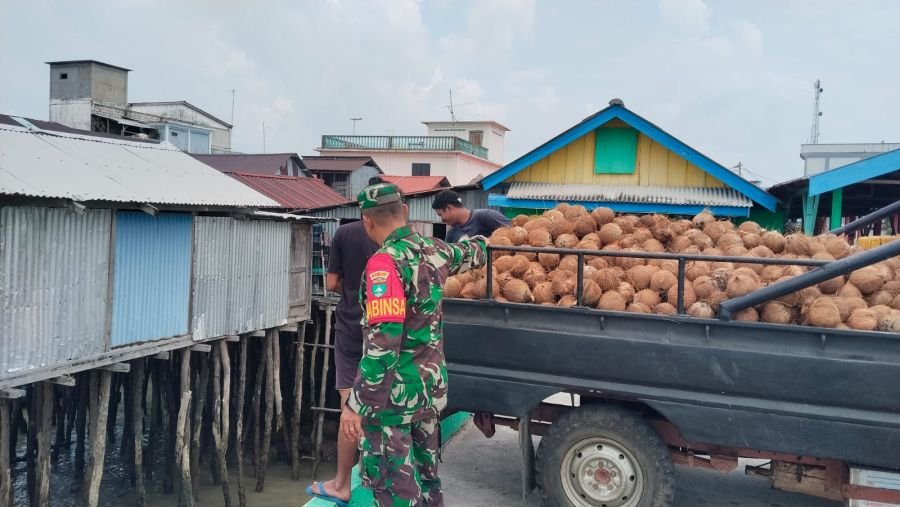 Pelda Erdianto Ingatkan Buruh Pelabuhan Telaga Tujuh Jaga Barang Saat Bongkar Muat