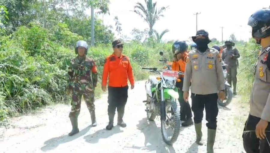 Pelda Syafii Bersama BPBD dan Polri Laksanakan Keliling Kampung Alai untuk cegah api