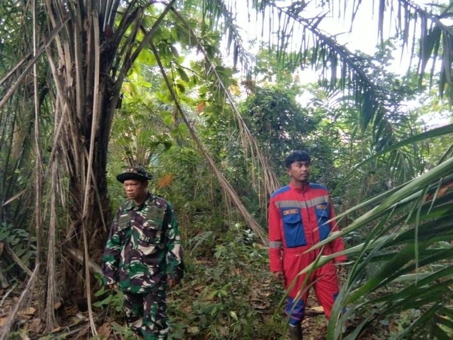 Pelda Sinaga Pimpin Patroli Bersama Warga, Cegah Karhutla di Desa Sri Tanjung