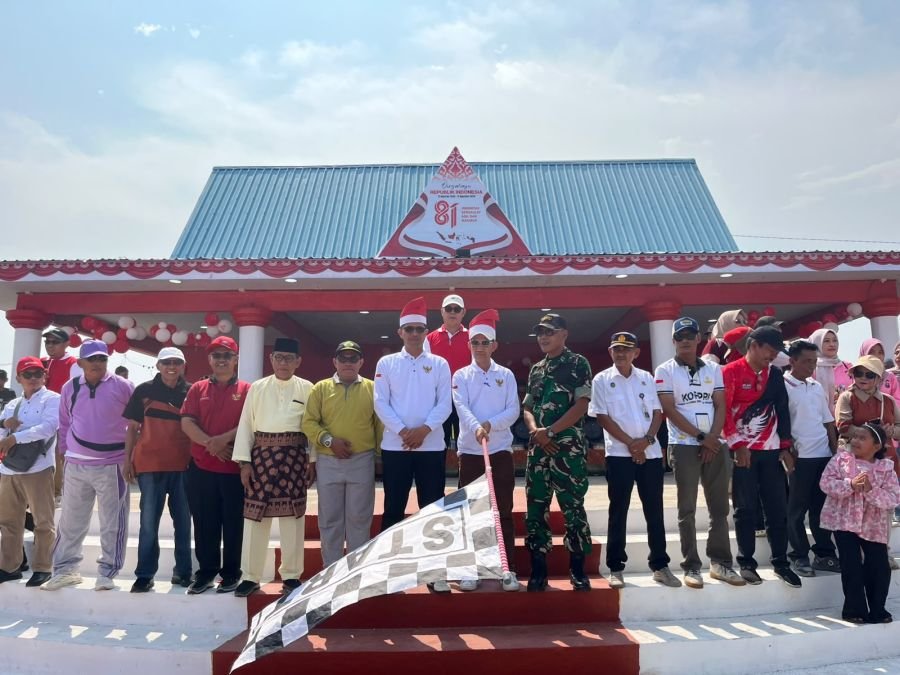 Peltu Rudiono Wakili Danramil 06/Kateman Lepas Pawai Karnaval Budaya HUT RI ke-81
