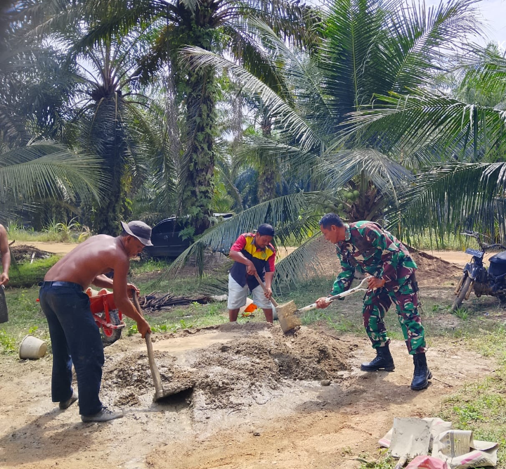 Peltu Sarwoko Personel Koramil 0321-03/Bgs Rohil Kembali Lanjutkan Goro di Kampung Pancasila