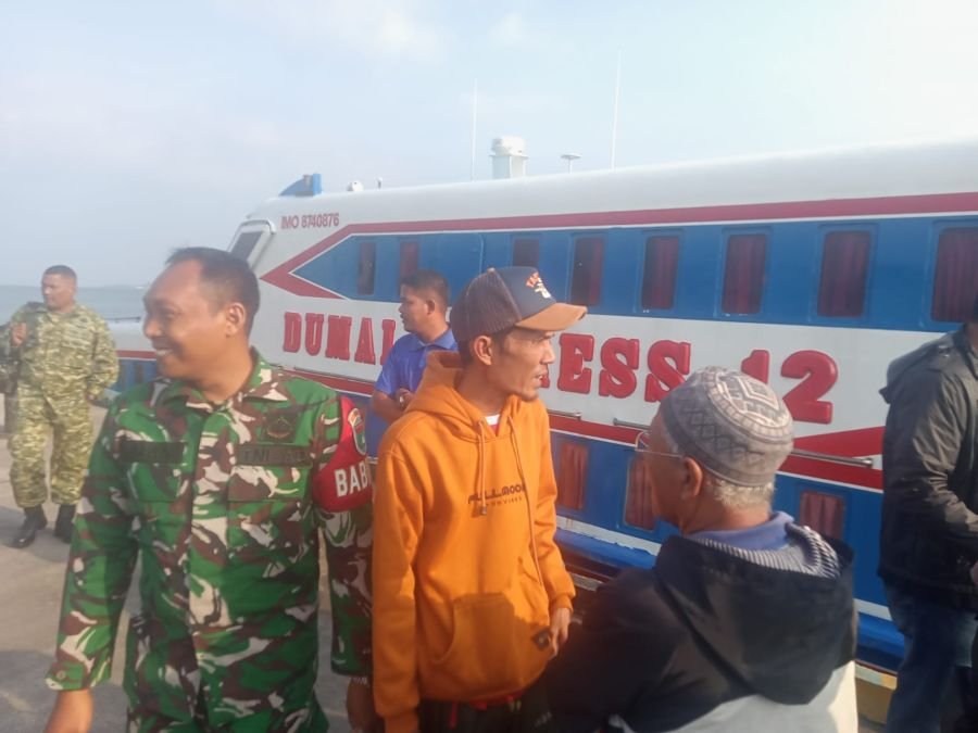 pemantauan secara langsung dan teliti terhadap keberangkatan kapal feri