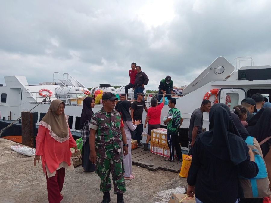 pemantauan sekaligus pengawasan keberangkatan Kapal Veri