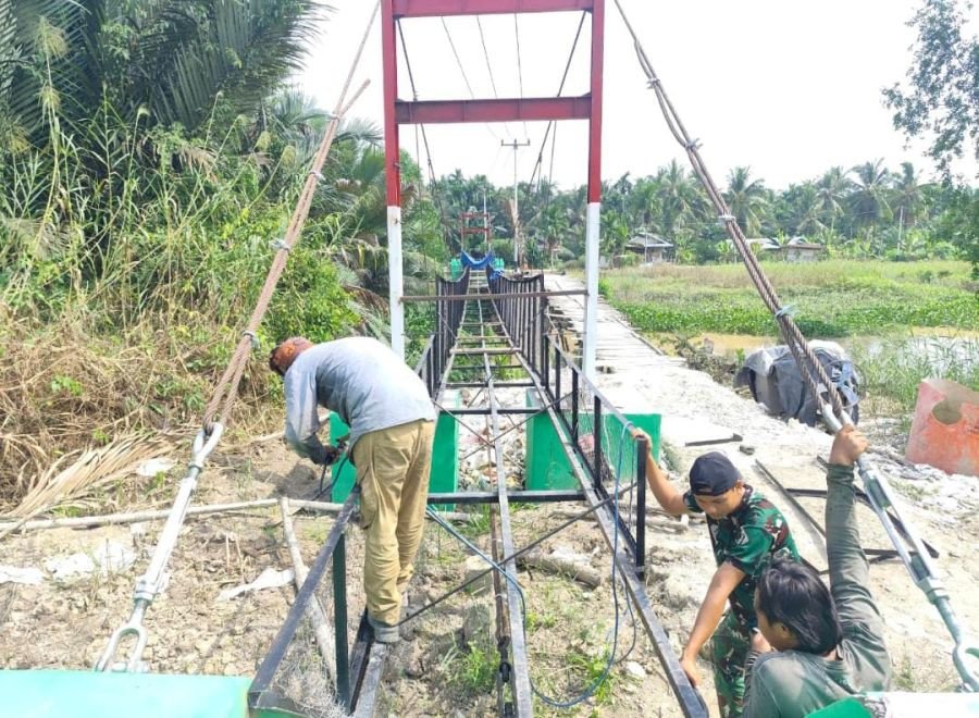 Pemasangan Pagar Jembatan Gantung Garuda Koramil 01/Tembilahan Berlanjut, Pekerjaan Dikebut
