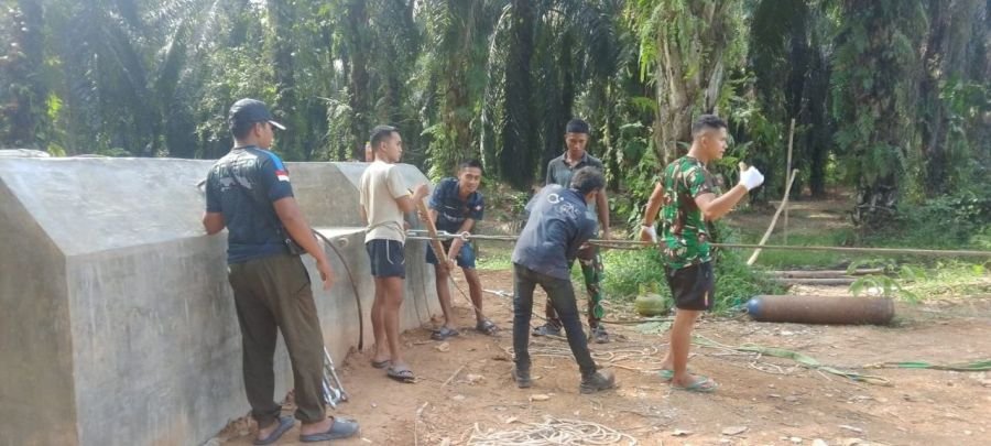 Pemasangan Tali Sling Jembatan Gantung Perintis Garuda Mulai Dikerjakan