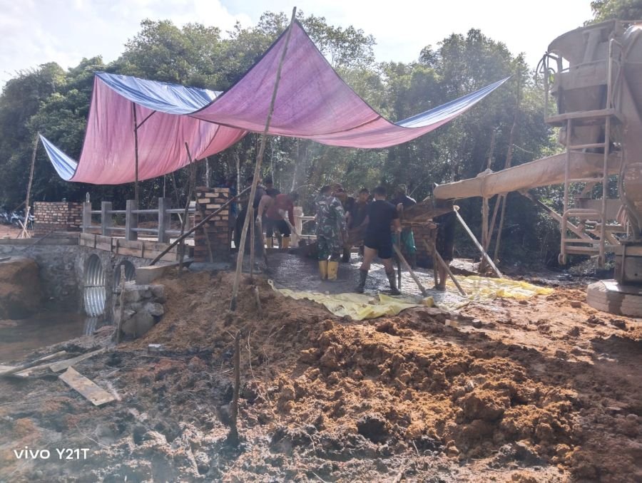 Pembangunan Jembatan Armco Kangboi Terus Dikebut, Satgas Kodim 0315/Tanjungpinang Wujudkan Akses Tra