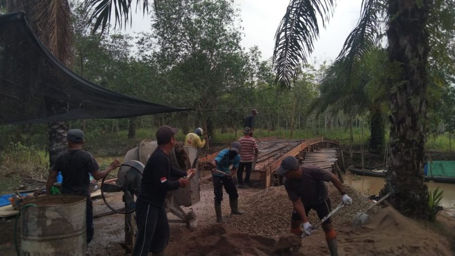 Pembangunan Jembatan Beton di Kuala Cenaku Capai Tahap Pengecoran Lantai Atas 