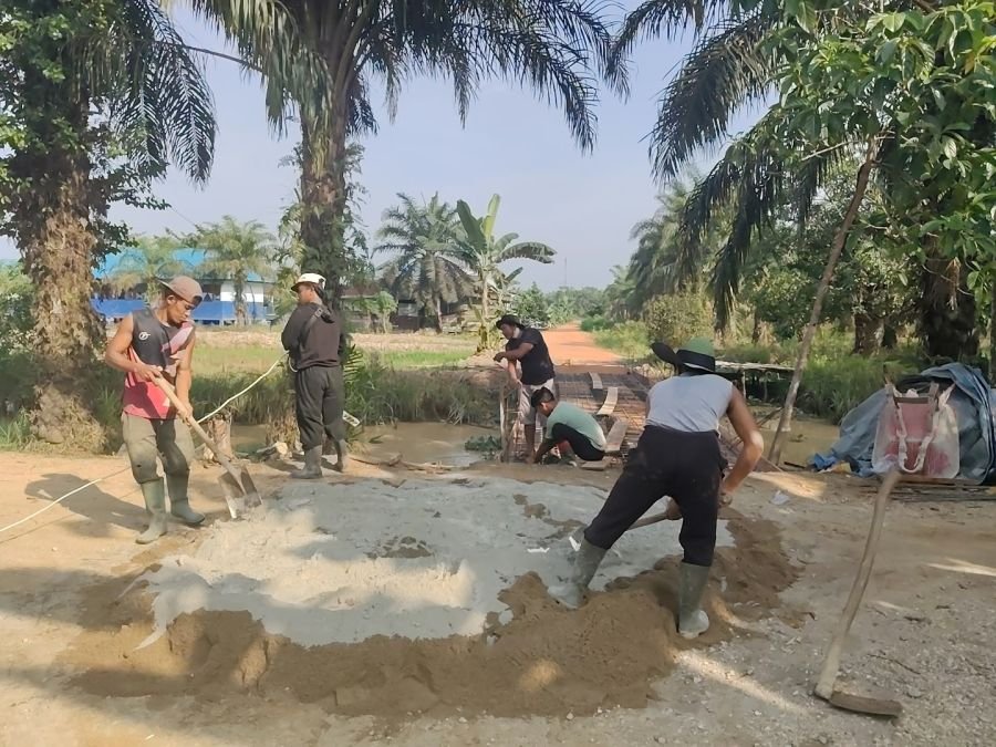 Pembangunan Jembatan Beton Tahap 7 Desa Kuala Mulia Terus Dikebut, Masuk Tahap Pengecoran Balok Teng