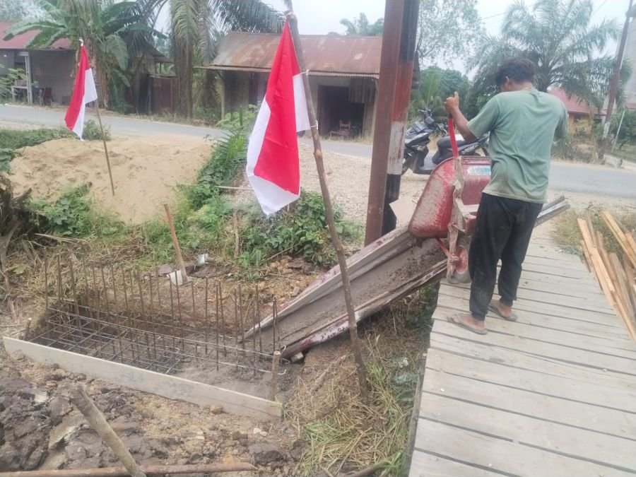 Pembangunan Jembatan Beton Tahap VIII di Desa Kuala Mulya Terus Berlanjut, Progres Capai 20,45 Perse