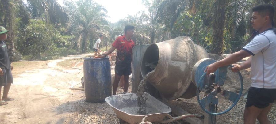 Pembangunan Jembatan Gantung Desa Talang Pring Jaya Terus Berlanjut, Pondasi Tiang Pilon Mulai Dicor