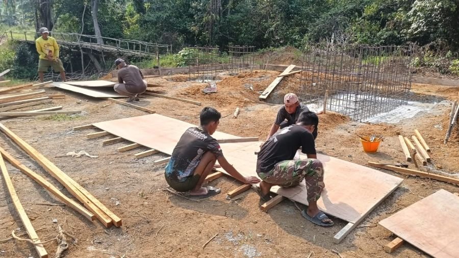 *Pembangunan Jembatan Gantung Garuda di Talang Perigi Masuk Tahap Pondasi Abutmen*