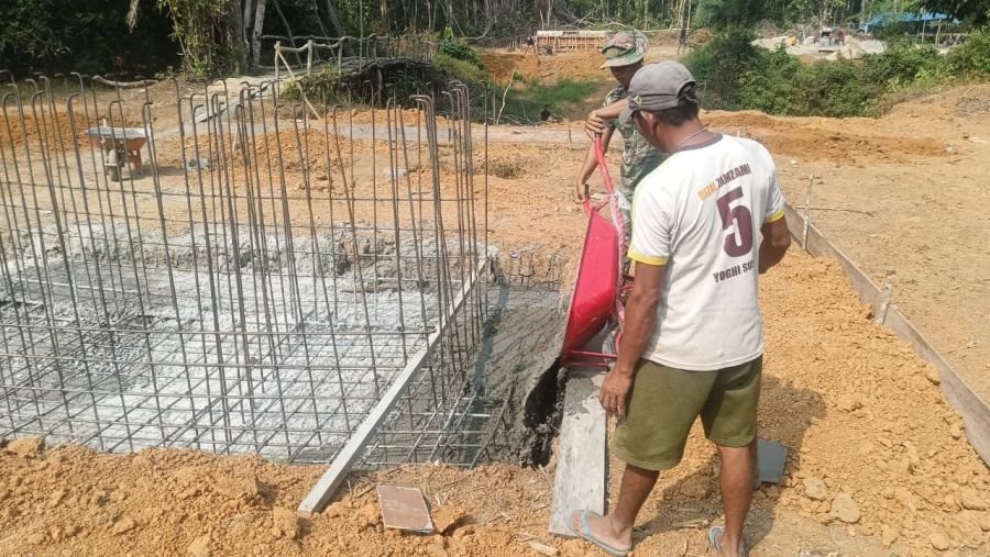 Pembangunan Jembatan Gantung Garuda Tahap V Desa Talang Perigi Terus Berlanjut, Pengecoran Tapak Baw