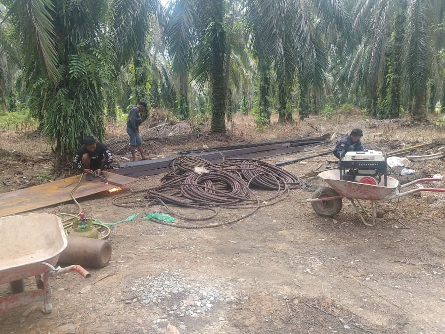 Pembangunan Jembatan Gantung Garuda Tahap III di Desa Sukaraja Terus Berjalan