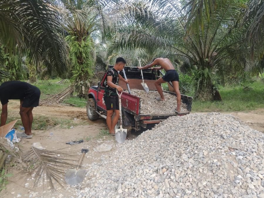 Pembangunan Jembatan Gantung Garuda hari ini fokus pada Pengecoran Tapak Pilon