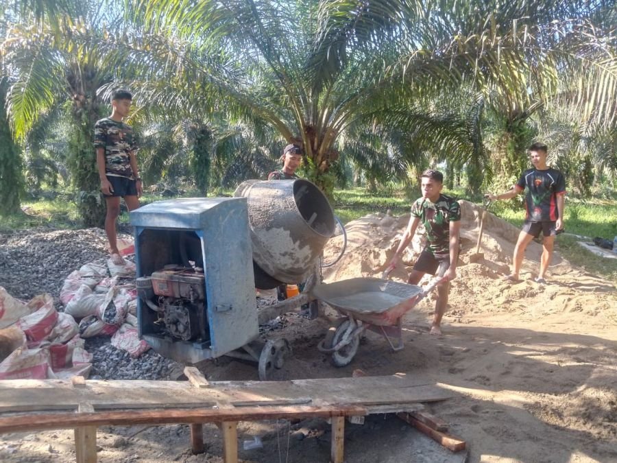 PEMBANGUNAN JEMBATAN GANTUNG GARUDA DESA SUKARAJA MASUKI TAHAP PENGECORAN ANGKUR