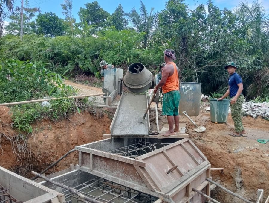 Pembangunan Jembatan Gantung Garuda Desa Sanglap Masuk Tahap Pengecoran Pondasi Tiang Angkur