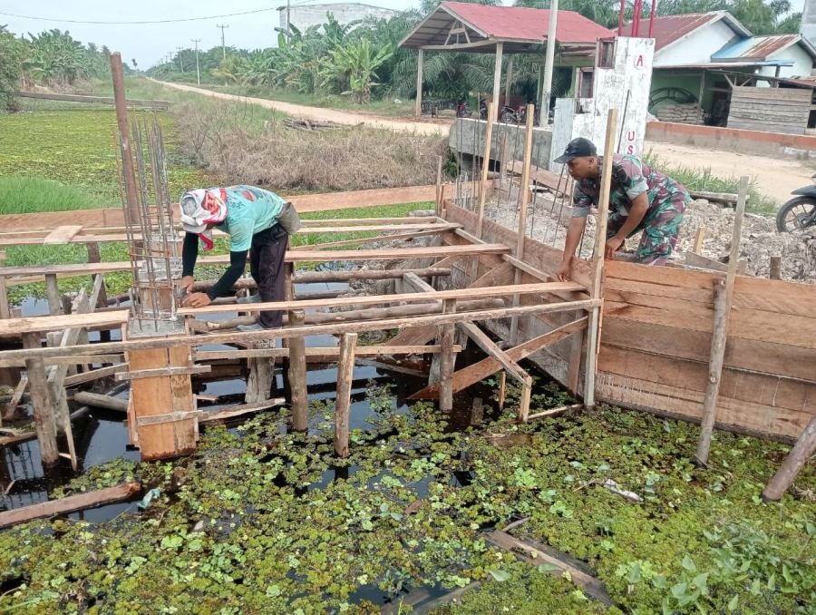 Pembangunan Jembatan Garuda di Rokan Baru Capai 10 Persen, Koramil 01/Bangko Terus Kawal Pengerjaan
