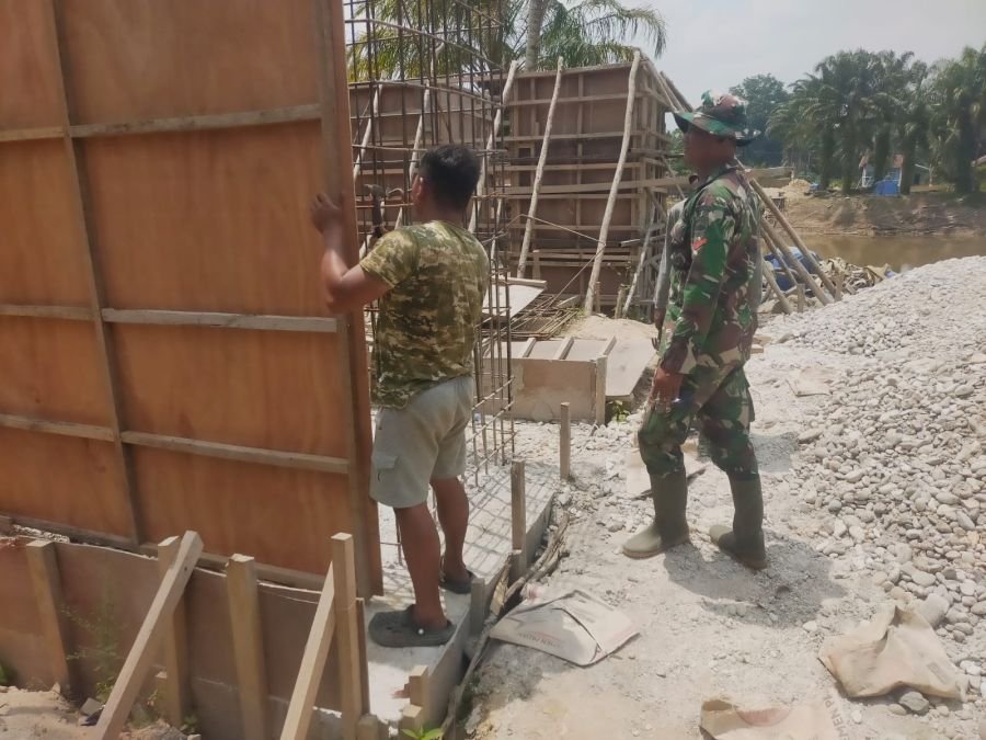 Pembangunan Jembatan Garuda Terus Berlanjut, TNI dan Masyarakat Perkuat Konstruksi