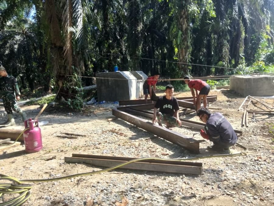 Pembangunan Jembatan Perintis Garuda di Desa Sukaraja Masuki Tahap Pembuatan Rangka Tiang Penyangga