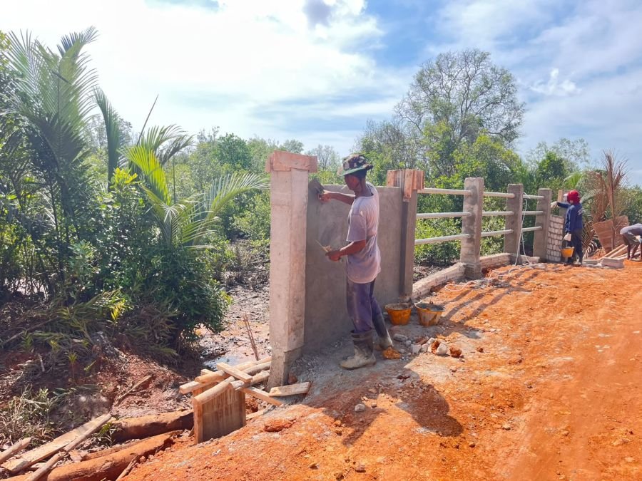 Pembangunan Jembatan Sungai Mata II Masuki Tahap Dinding Pengaman