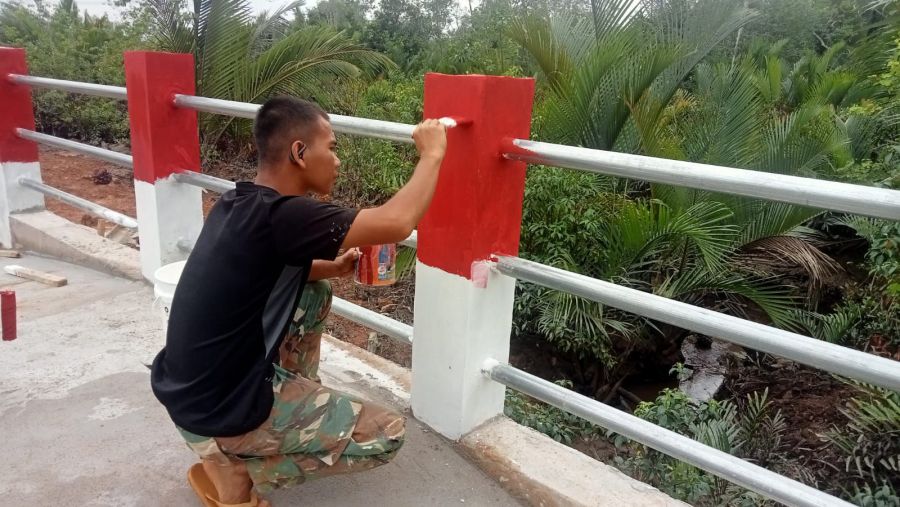 Pembangunan Jembatan Sungai Merpati Masuki Tahap Pengecatan
