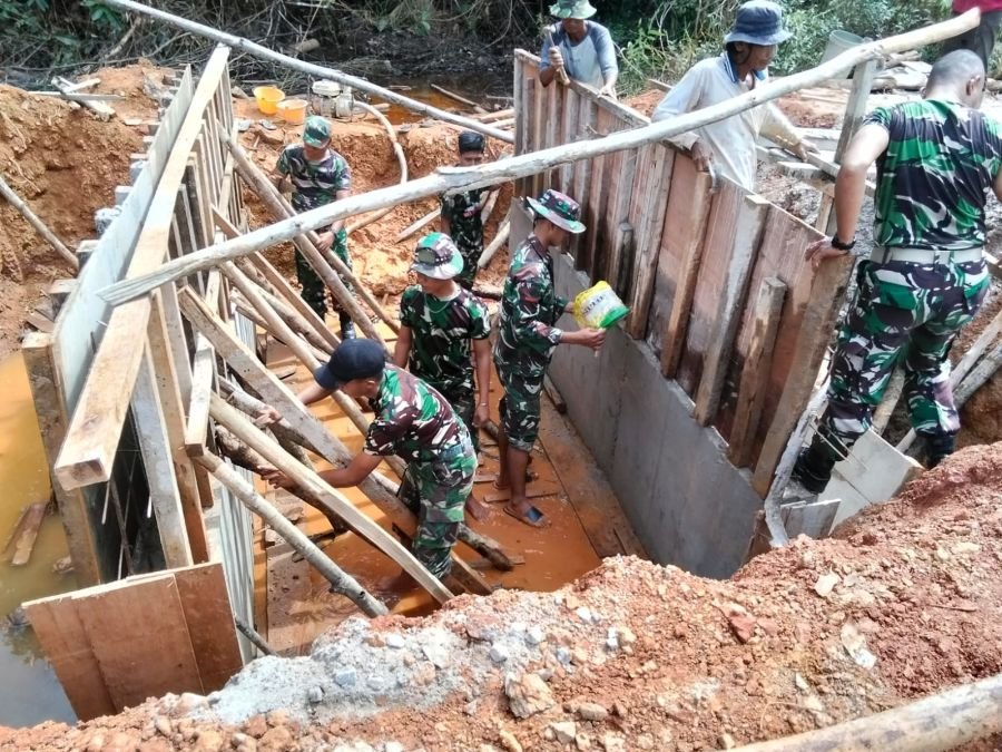 PEMBANGUNAN JEMBATAN SUNGAI PAYA MASUKI TAHAP BEKISTING DINDING